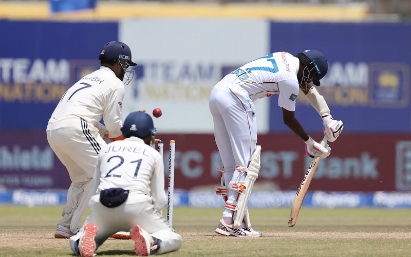 INDvsSL - முதல் டெஸ்ட் போட்டியில் இந்திய அணி அபார வெற்றி