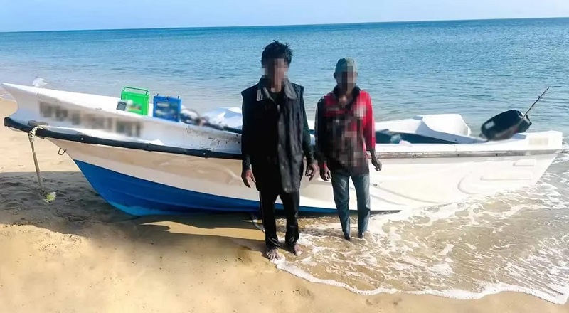 யாழில் சட்டவிரோத மீன்பிடியில் ஈடுபட்ட நால்வர் கைது - படகுகள் பறிமுதல்