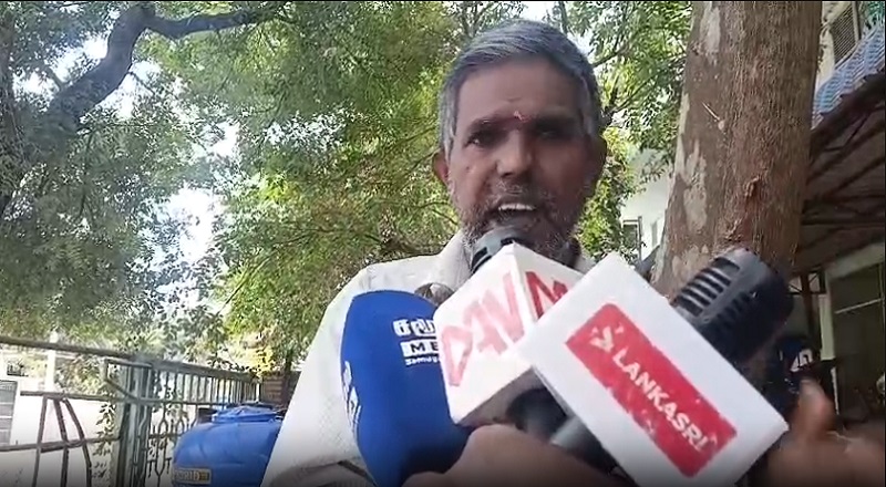 220 ரூபாய் ஆக இருந்த வரி 1420 ரூபாயாக அதிகரிப்பு வியாபாரிகள் பாதிப்பு வல்வெட்டித்துறை சந்தையில் அநீதி!