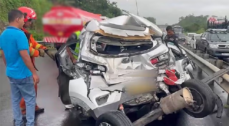 தெற்கு அதிவேக நெடுஞ்சாலையில்,ஒன்றுக்கு மேற்பட்ட வாகனங்கள் ஒன்றோடு ஒன்று மோதி விபத்து