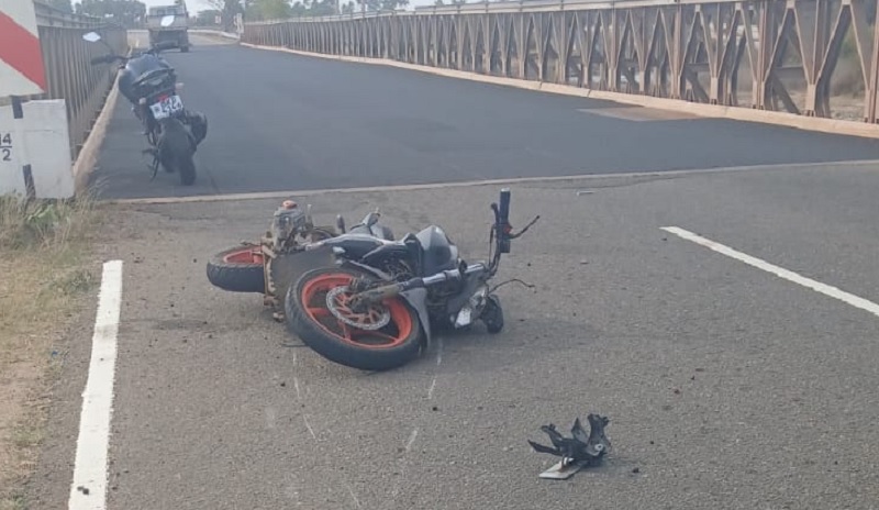 கிளிநொச்சியில் நாவல் பழம் விற்ற சிறுவன் மோட்டார் சைக்கிள் விபத்தில் மரணம்