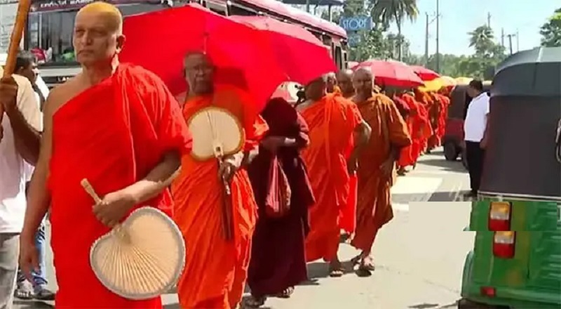 நான்காவது நாளாக தொடரும் பிக்குகளின் நடைபயணம்!