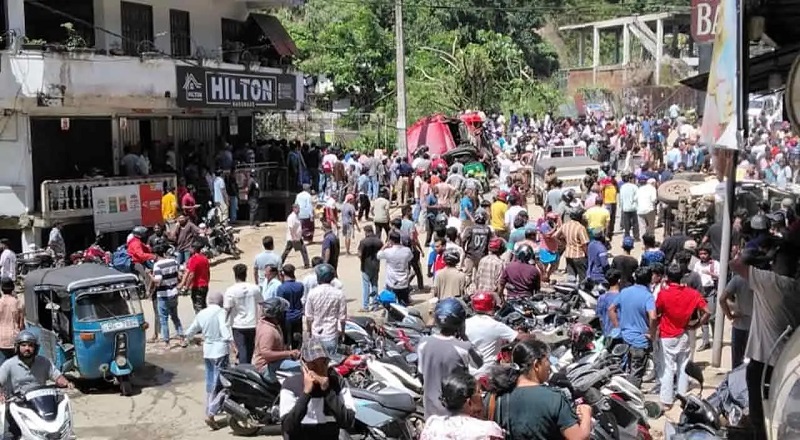 அகுறணையில் பல வாகனங்கள் மீது மோதிய சீமெந்து லொறி - நால்வர் பலி!