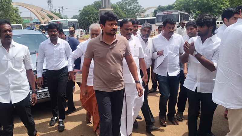 சிறையில் உள்ள அன்பில் மகேஷை சந்திக்க சென்ற எதிர்க்கட்சி தலைவர் உதயநிதி ஸ்டாலின்