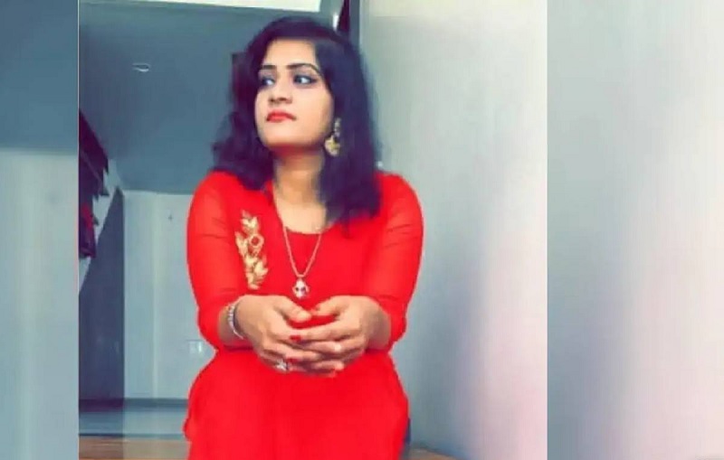 இங்கிலாந்தில் இருந்து புனேவுக்கு ரகசியமாக வந்த பெண் சடலமாக மீட்பு