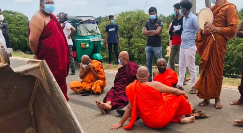 பிக்குகளின் எதிர்ப்பால் கைவிடப்பட்ட பராக்கிரம சமுத்திர நடைபாதை செயற்றிட்டம்