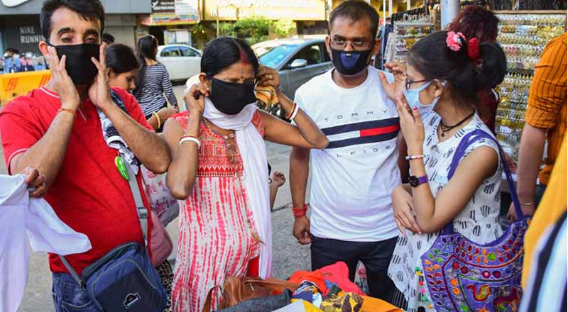 கோவிட் பற்றி கவலைப்படாத மக்கள்: சுகாதார வழிகாட்டுதல்களைப் புறக்கணிப்பு