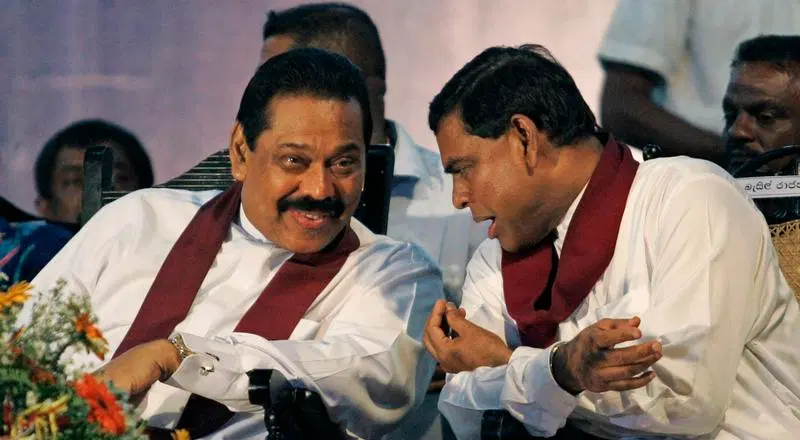 நேற்று பசிலிடம் வழங்கப்பட்டவை இன்று மீண்டும் மகிந்தவிடம் ஒப்படைப்பு