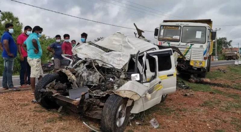 வவுனியாவில் கோர விபத்து – இருவர் மரணம்