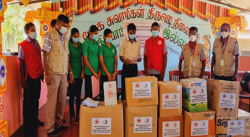 சுவிஸ் தமிழ் மாணவர்கள் கிளிநொச்சி மூதாதையர் பராமரிப்பு இல்லத்திற்கு பொருட்கள் வழங்கி வைப்பு (photos)