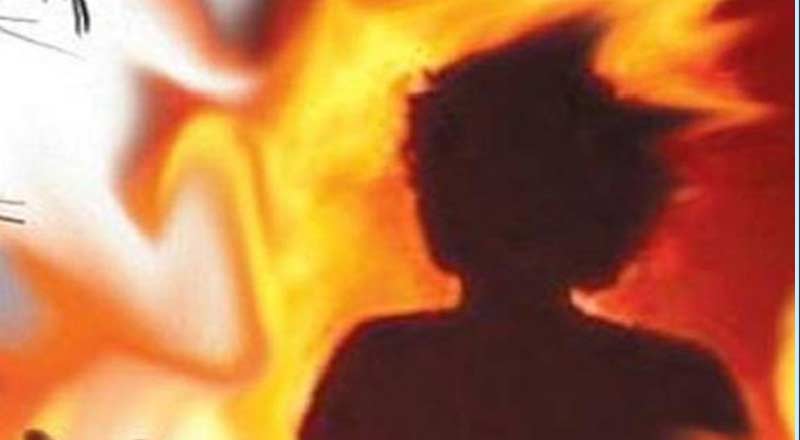 யாழில் 10 பிள்ளைகளின் தந்தை தனக்கு தானே தீ மூட்டி தற்கொலை !