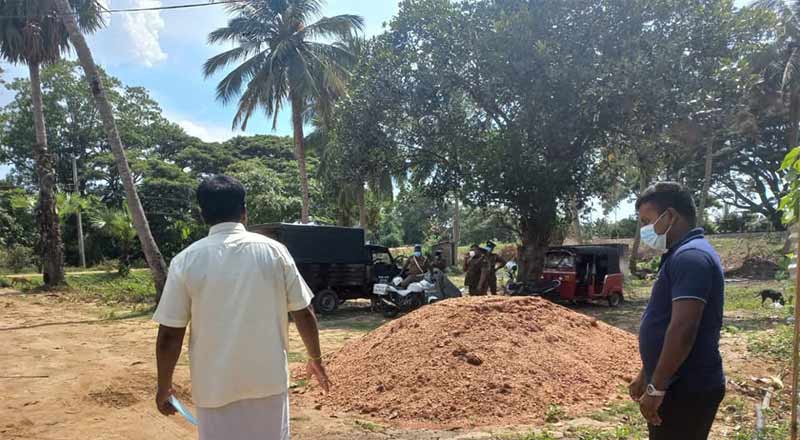 நாடாளுமன்ற உறுப்பினர் எஸ்.சிறீதரனின் அலுவலகம் பொலிசாரால் முற்றுகை!