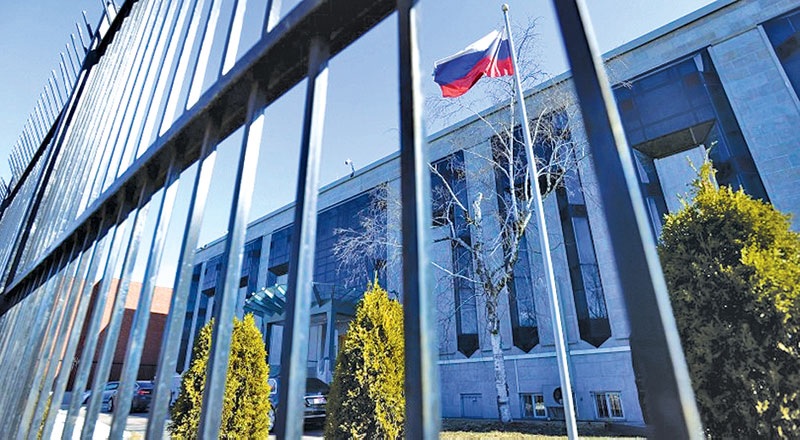 ரஷ்ய இராஜதந்திரிகள் 27 பேர் அமெரிக்காவிலிருந்து நாடு கடத்தப்பட்டுள்ளனர்