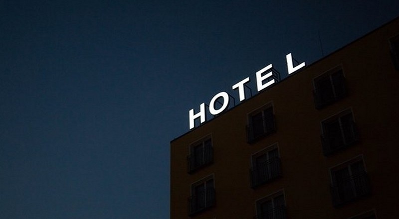 சாப்பாட்டு ராமனுக்கு ஓட்டல் செல்ல தடை விதித்த நிர்வாகம் 