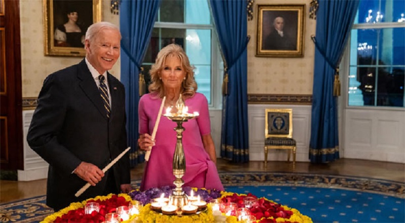 தீப ஒளி ஏற்றி, தீபாவளி வாழ்த்து தெரிவித்த அமெரிக்க ஜனாதிபதி ஜோ பைடன்