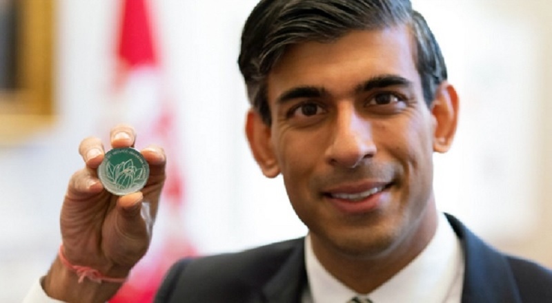 மகாத்மா காந்தி நினைவு நாணயத்தை வெளியிட்ட பிரிட்டன் மந்திரி