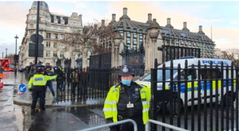 பிரித்தானிய பாராளுமன்றத்திற்குள் ஊடுருவ எத்தனித்த மர்ம நபர்  யார்?