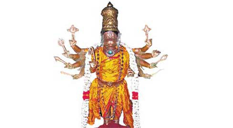 குறைதீர்க்கும் பத்துக் கரம் கொண்ட ஆஞ்சநேயர்.