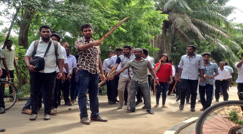 யாழில் 'தண்ணிப் பார்டி'யில் சிங்கள மாணவர்கள் மோதல்! - ஐவர் வைத்தியசாலையில் சேர்ப்பு