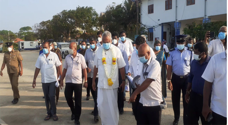 தமிழக மீனவர்களின் கைப்பற்றப்பட்ட படகுகள் அரசுடைமையாக்கப்படும். - டக்ளஸ்