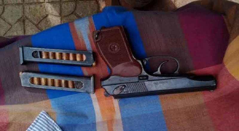 கைதுப்பாக்கியுடன் நபர் கைது - விடுதலைப்புலிகளுடன் தொடர்பா?