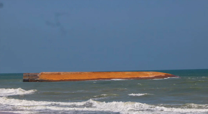 நாயாறு கடல் எல்லையில் மிதந்து வந்த பாரிய பாடகு எங்கிருந்து வந்தது?