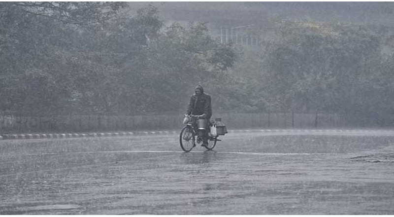 மழை, பனி என மாறி மாறி குளிர் வாட்டி வதைக்கும் குளிர்காலம். ‘எச்சரிக்கை’ !