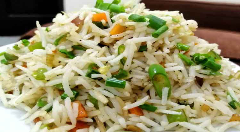 வீட்டில் எளிதில் சமைக்க கூடிய முட்டை பிரைட் ரைஸ் | Egg Fried Rice Recipe !