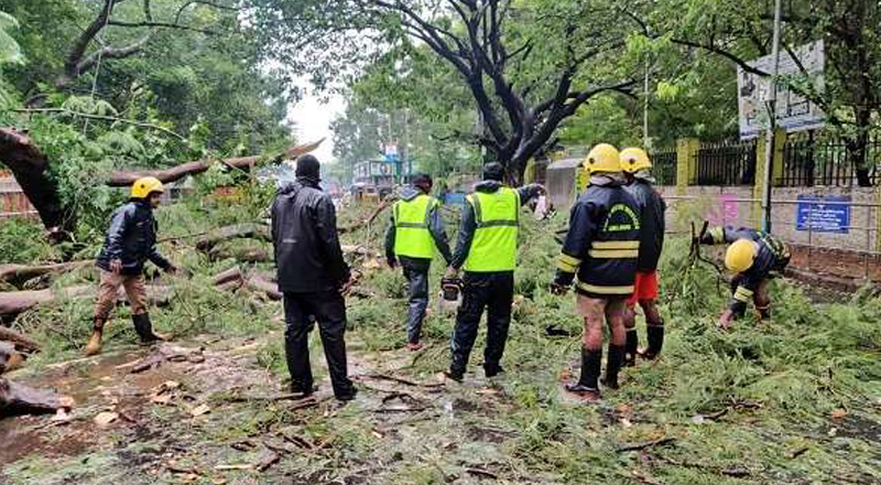 யாழில் அனர்த்தம்  ஒருவர் உயிரிழப்பு: 10 பேர் பாதிப்பு