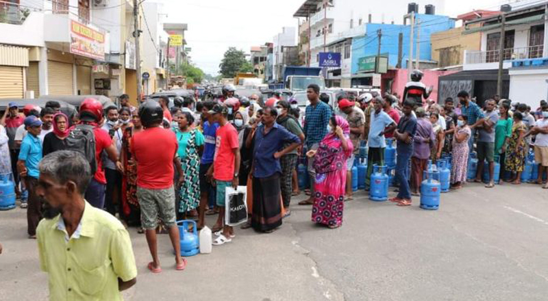 நாட்டின் பல பகுதிகளிலும் எரிவாயு கோரி ஆர்ப்பாட்டம்!  டொலர் பற்றாக்குறையால் திணறும் நிறுவனம்