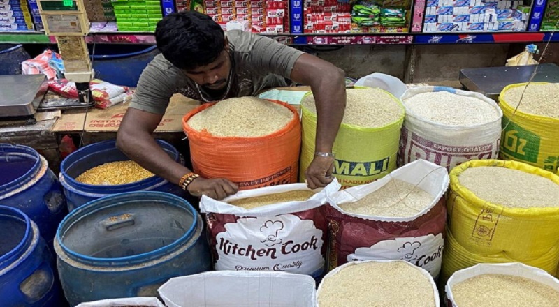 அத்தியாவசியம்  உள்ளிட்ட ஏனைய பொருட்களுக்கான விலை மேலும் அதிகரிக்கக் கூடுமென தகவல் 