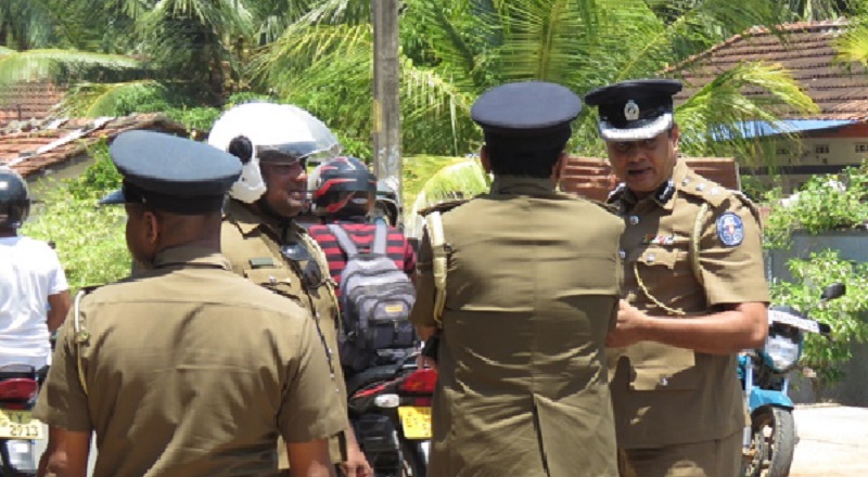 கிளிநொச்சியில் உள்ள கிராமம் ஒன்றில் குடும்ப முரண்பாடு காரணமாக ஏற்பட்ட கலவரம் 