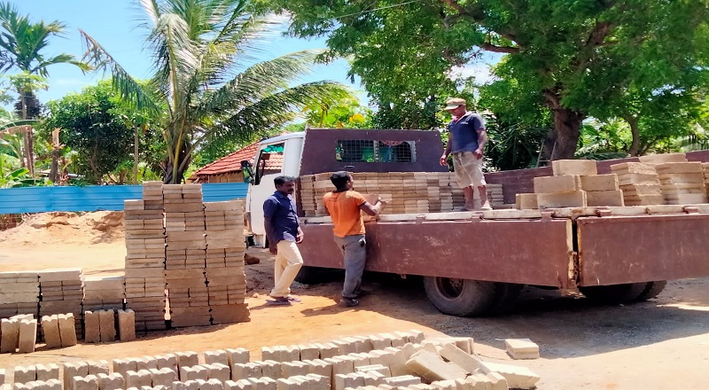 கிளிநொச்சியில் வீடற்ற குடும்பத்திற்கு வழங்க கட்டப்படும் புதியசக்தி இல்லம்!