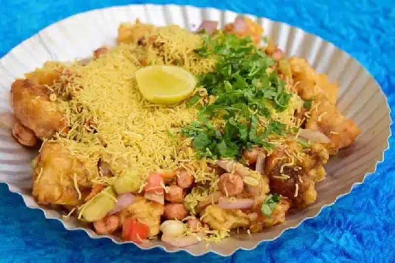 இந்தியாவில் உணவில் கஞ்சா கலந்து விற்பனை - மூவர் கைது