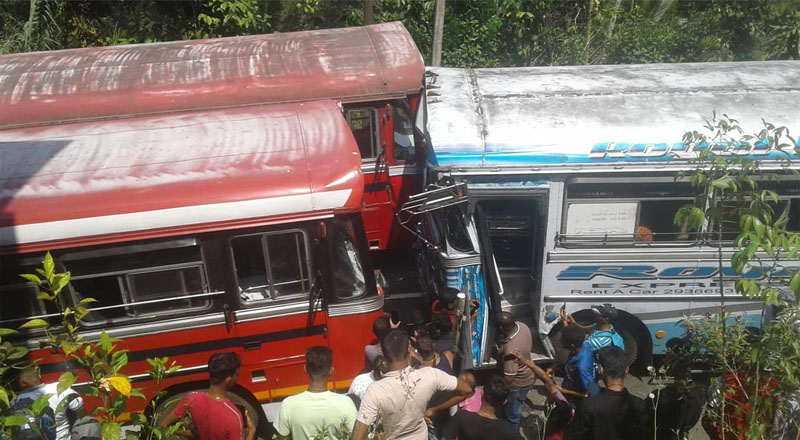 மூன்று பேருந்துகள் மோதி விபத்து..: 10 பேர் வைத்தியசாலையில்