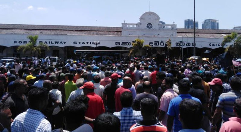 கொழும்பை முற்றுகையிட்ட அரச மற்றும் தனியார் நிறுவனங்களைச் சேர்ந்த பெருமளவான தொழில் வல்லுநர்கள்!