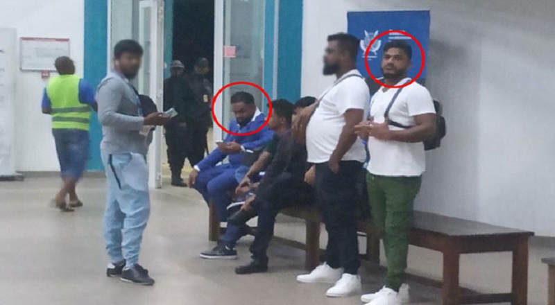மடகஸ்கரில் கைது செய்யப்பட்ட நந்துன் சிந்தக மற்றும் சலிந்து மல்ஷிகா அழைத்து வரப்பட்டுள்ளனர்