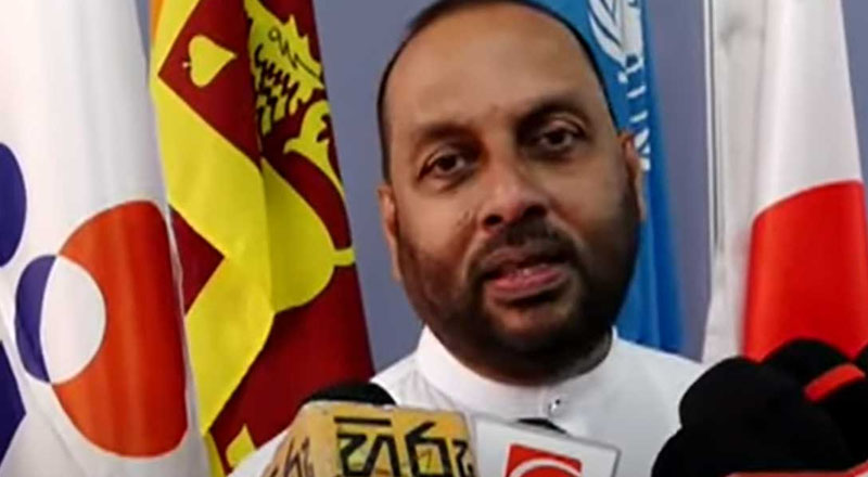 நாடு முழுவதும் மக்கள் பட்டாசு கொளுத்தியமைக்கு  இதுதான் காரணம்: வெளிப்படுத்திய அமரவீர