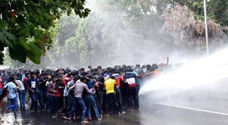 பொலிஸாரின் கண்ணீர்ப் புகை தாக்குதலால் உயிரிழந்த பாதுக்காப்பு  உத்தியோகஸ்தர்? 