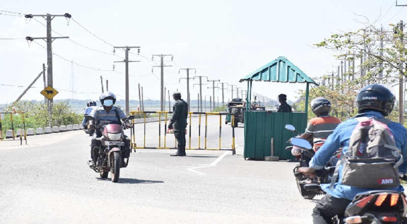 திருட்டு சம்பவங்களை கட்டுப்படுத்த மண்டைதீவில் உள்ள சோதனை முகாமினை பலப்படுத்த முடிவு