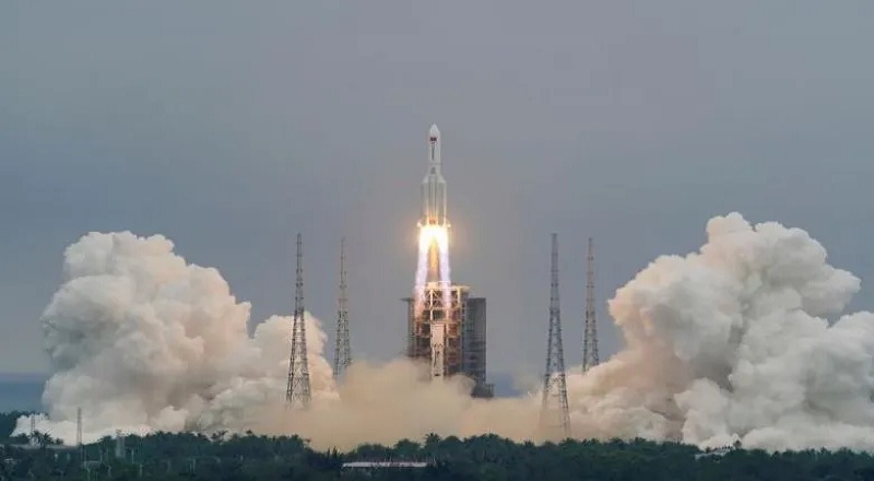 நேபாள வான் பகுதியில் திடீரென தீப்பிடித்து எரிந்த சீன ராக்கெட்