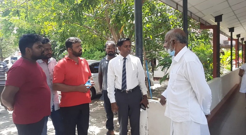  வாள்வெட்டில் காயமடைந்தவர்களை பார்வையிட்ட சித்தார்த்தன் எம்.பி