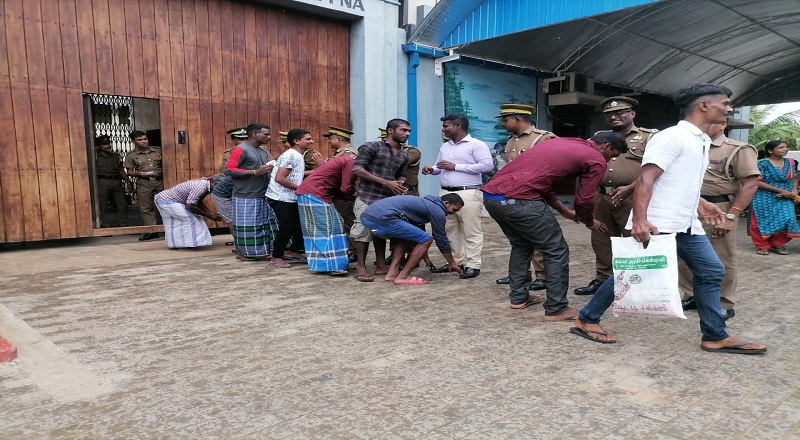 வெசாக்தினத்தை முன்னிட்டு யாழ்ப்பாண சிறைச்சாலையில் இருந்து 14 கைதிகள் விடுதலை