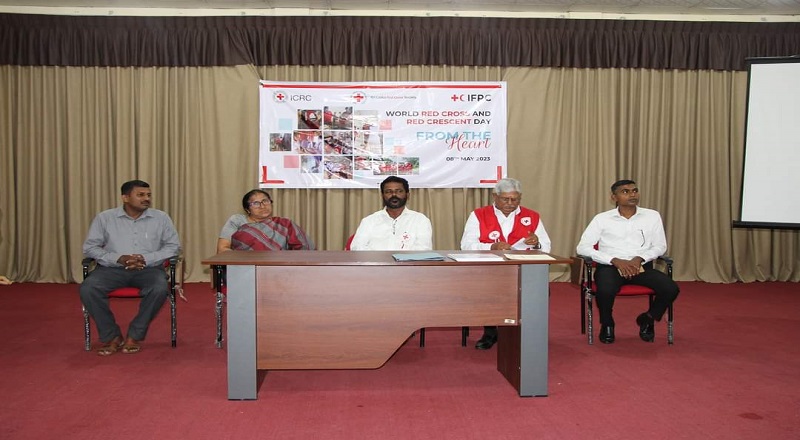 சர்வதேச செஞ்சிலுவை சங்க தினத்தை முன்னிட்டு மாணவர்களுக்கு கல்விக்கான உதவித்தொகை வழங்கி வைப்பு