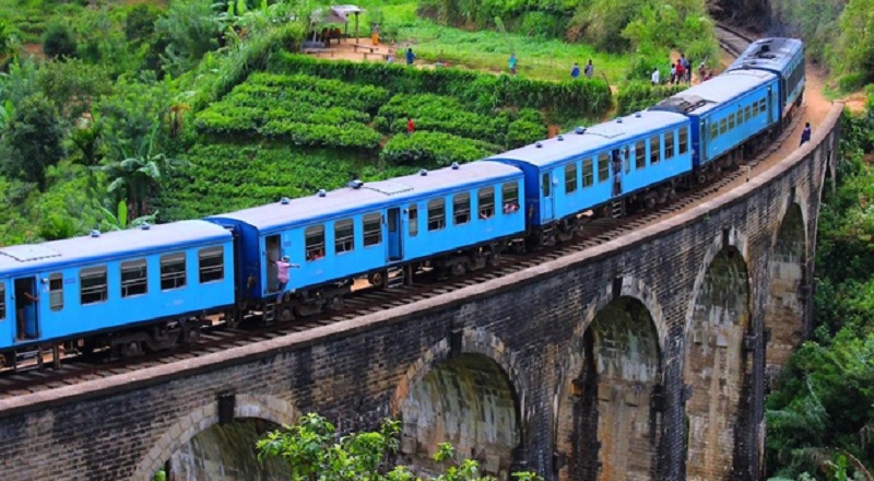 தலவாக்கலை அருகில் ரயில் ஒன்று தடம் புரண்டுள்ளமையினால் ரயில் போக்குவரத்து தடை -ரயில்வே திணைக்களம்