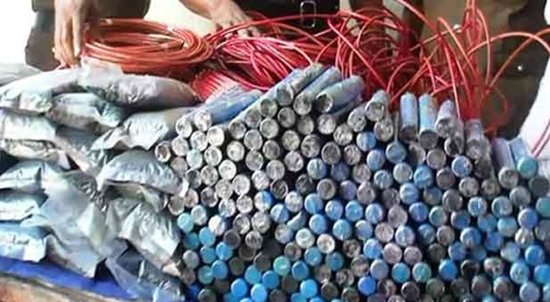 தெஹியத்தகண்டியில் பல வெடிபொருட்களுடன் இருவர் கைது