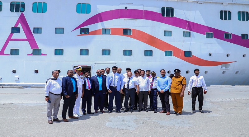 எம்வி எம்பிரஸ்  சொகுசுக் கப்பல் திருகோணமலையை வந்தடைந்தது