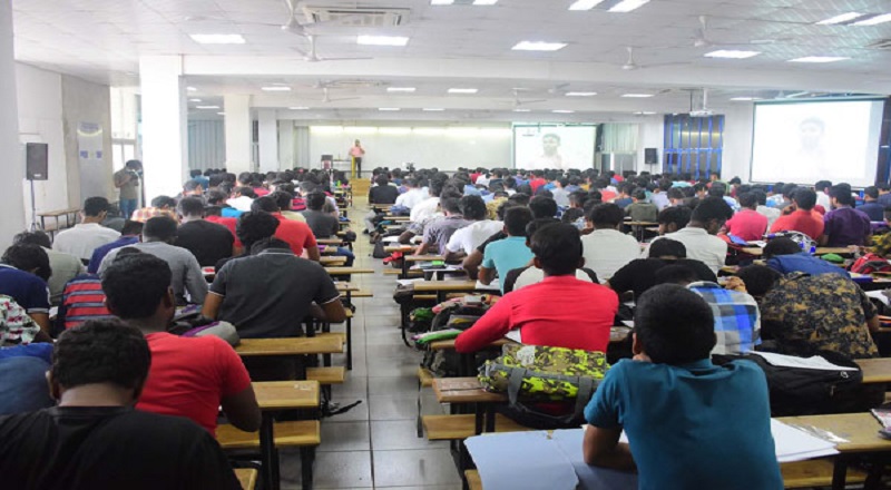 தனியார் ஆசிரியர்களின் தரம் குறித்து பரிசீலனை செய்ய முடிவு