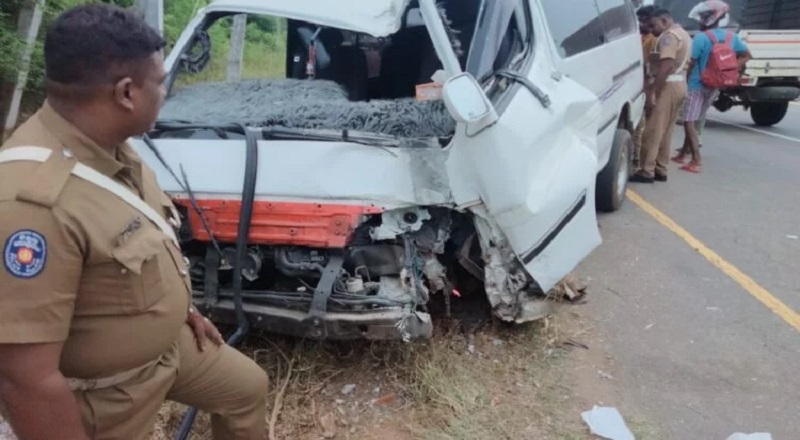 மன்னார்-மதவாச்சி பிரதான வீதியில் விபத்து மூவர் காயம்