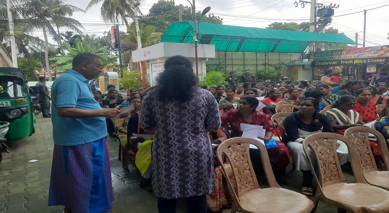 பாடசாலை மாணவர்களுக்கும் குடும்பங்களுக்கும் உதவித்தொகையை வழங்கிய கொடைக்கோன் வாமதேவன் தியாகேந்திரன் ஐயா